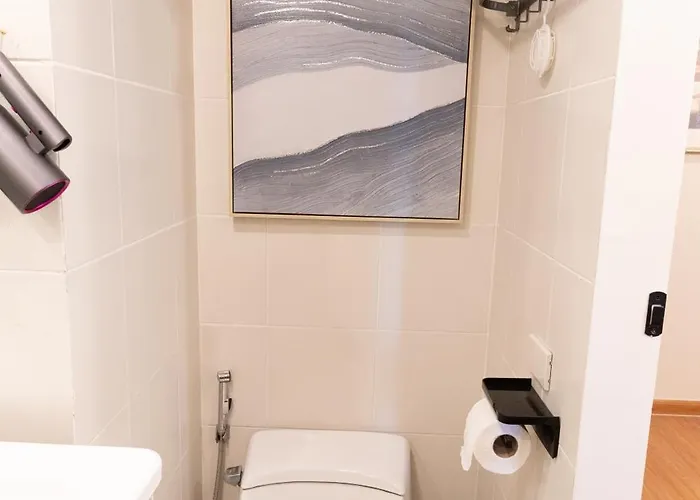 Az Sweet 2br A Venue Residences Poblacion Makati 4*